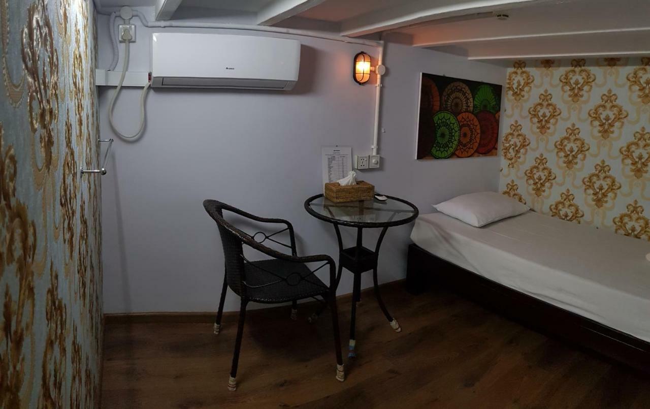 Hostel He-O Yangon Luaran gambar