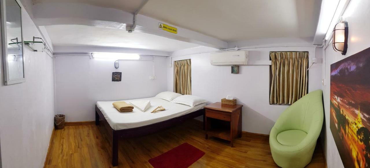Hostel He-O Yangon Luaran gambar